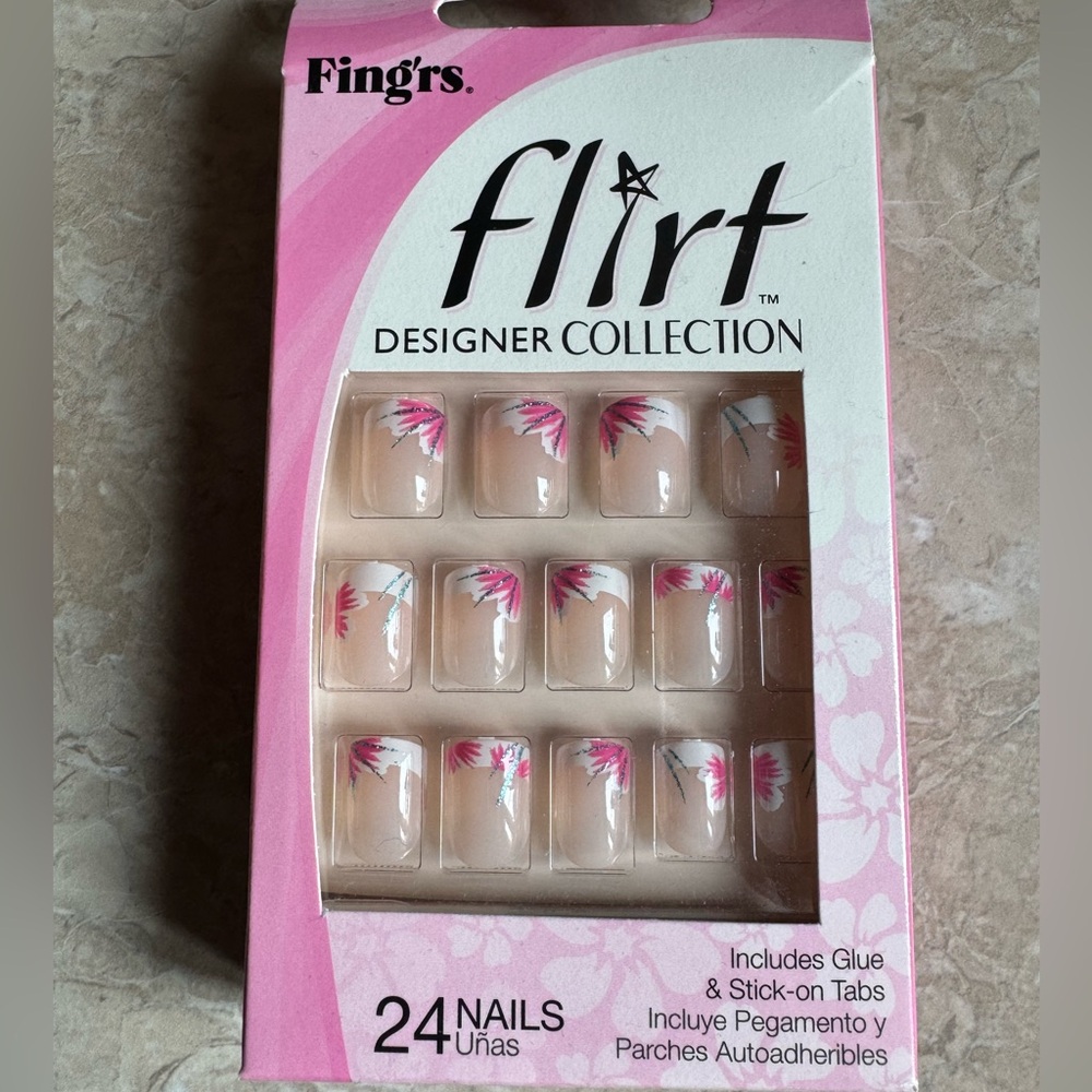 Fing’rs Flirt Collection 24 Nail Set White Pink Floral Nails Kit New in Box